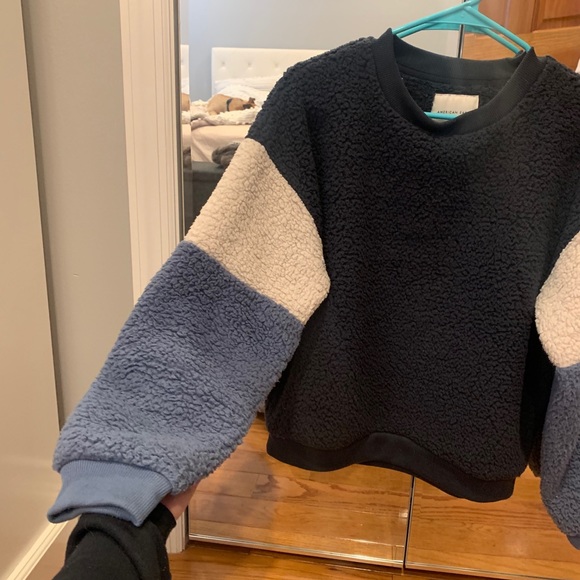 American Eagle Sherpa Sweatshirt - Picture 6 of 7
